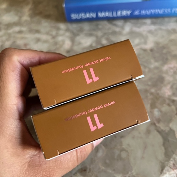 Benefit Hello Happy Velvet Powder Foundation 11 - Picture 3 of 4